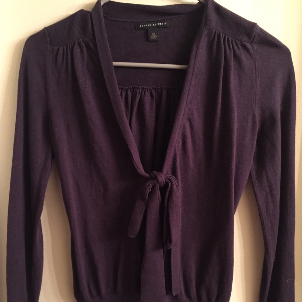 V-neck sweater with bow